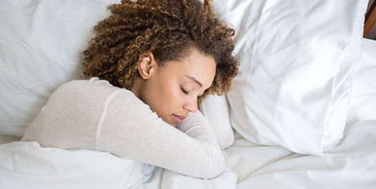 Santé : la sieste, oui, mais moins