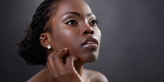 Quel maquillage pour mettre en valeur les peaux noires?