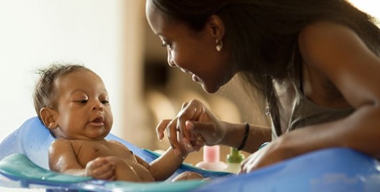 Conseils pour donner le bain à bébé en toute sécurité