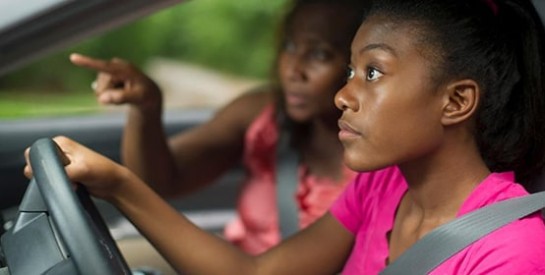 Adolescent : quand peut-il conduire seul ?