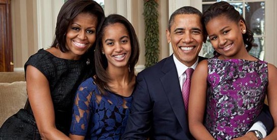 Ému aux larmes lors de ses adieux, Obama rend hommage à sa femme et ses filles