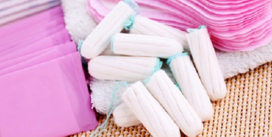 Les tampons et serviettes hygiéniques seraient-ils cancérigènes ?