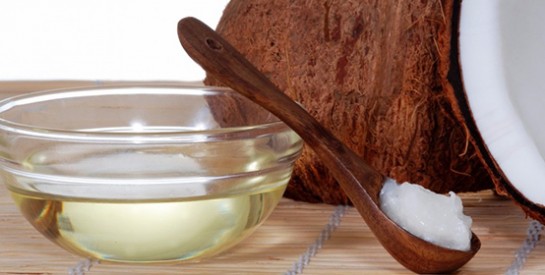 Une astuce pour blanchir les dents : l`huile de coco!