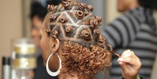 Comment obtenir de beaux cheveux bouclés grâce aux Bantu Knot